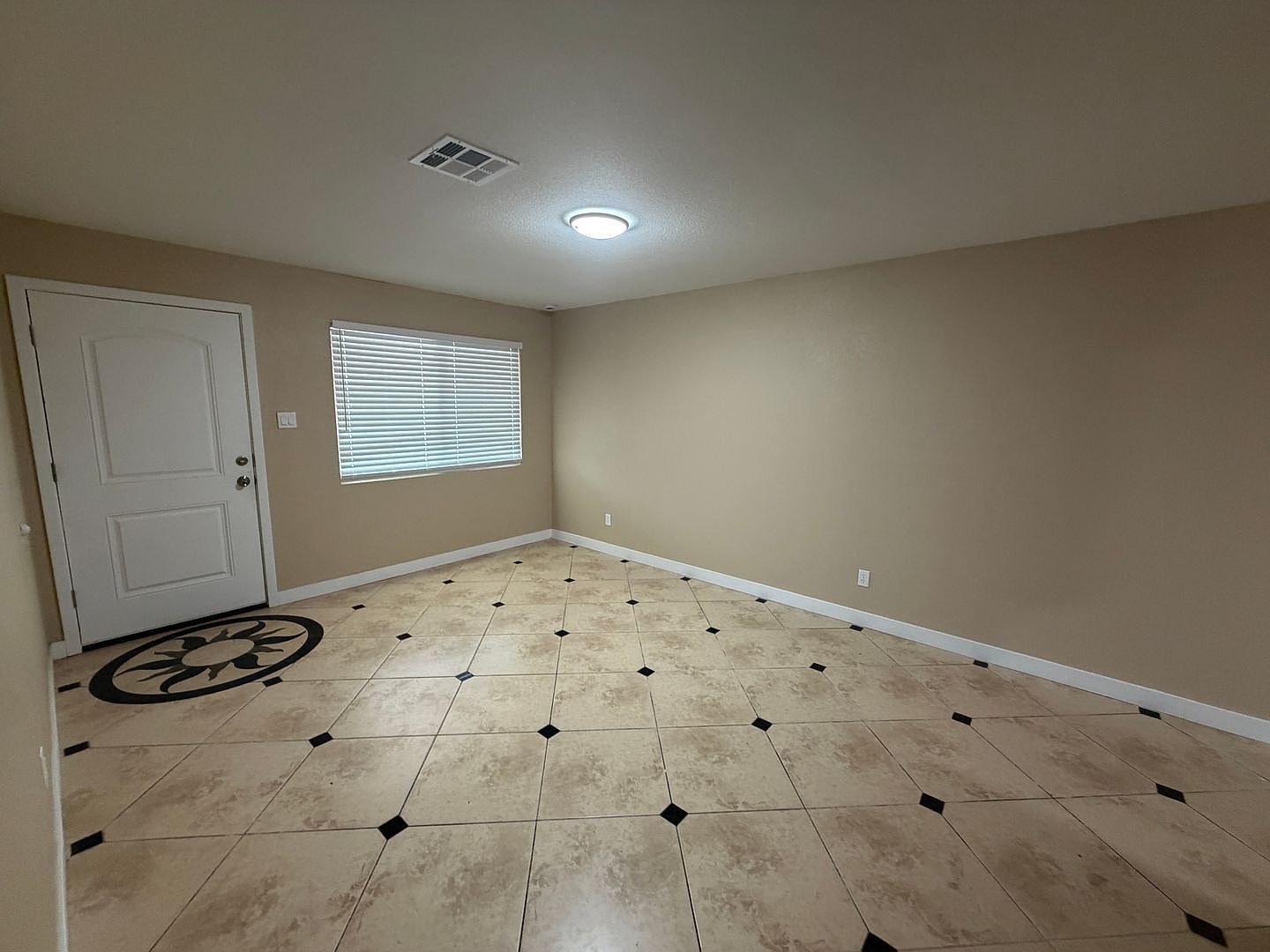 5810 W Earll Dr Phoenix, AZ 85031 photo 4