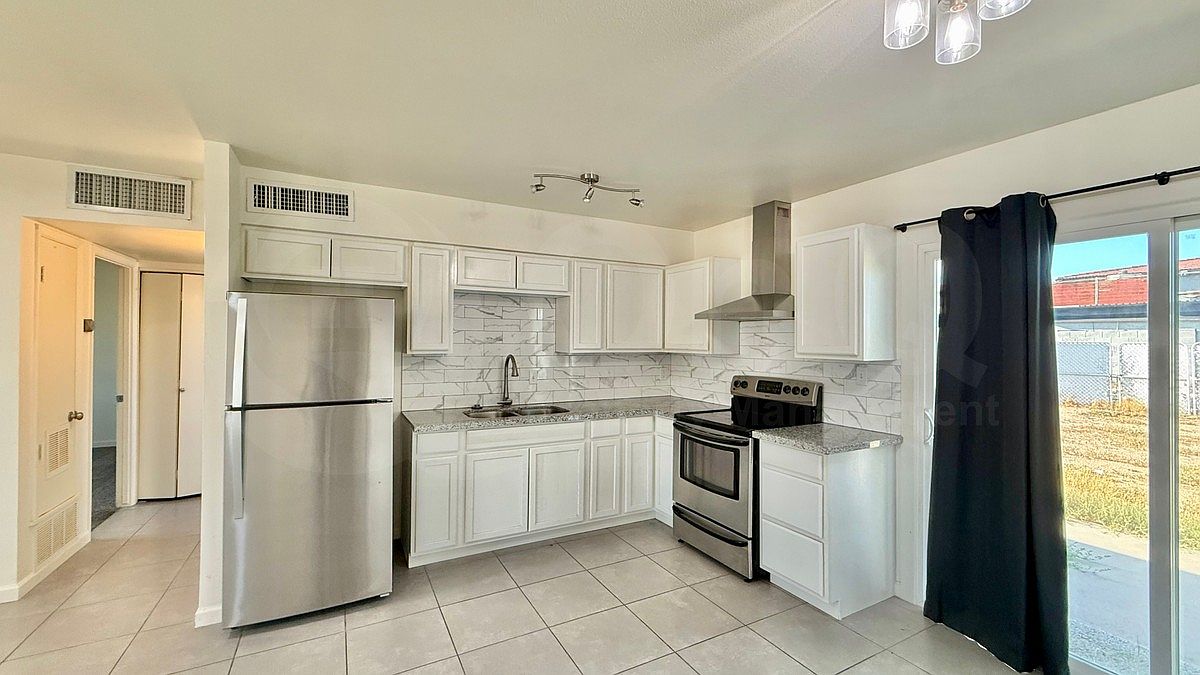 4850 W Windsor Ave photo 4
