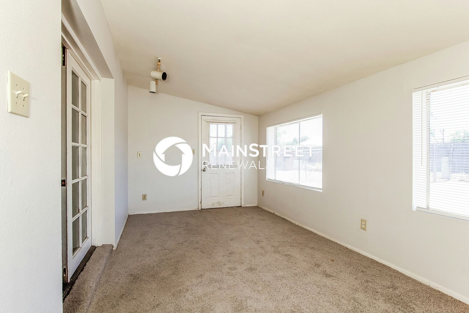 2141 W Pecan Rd Phoenix, AZ 85041 photo 3