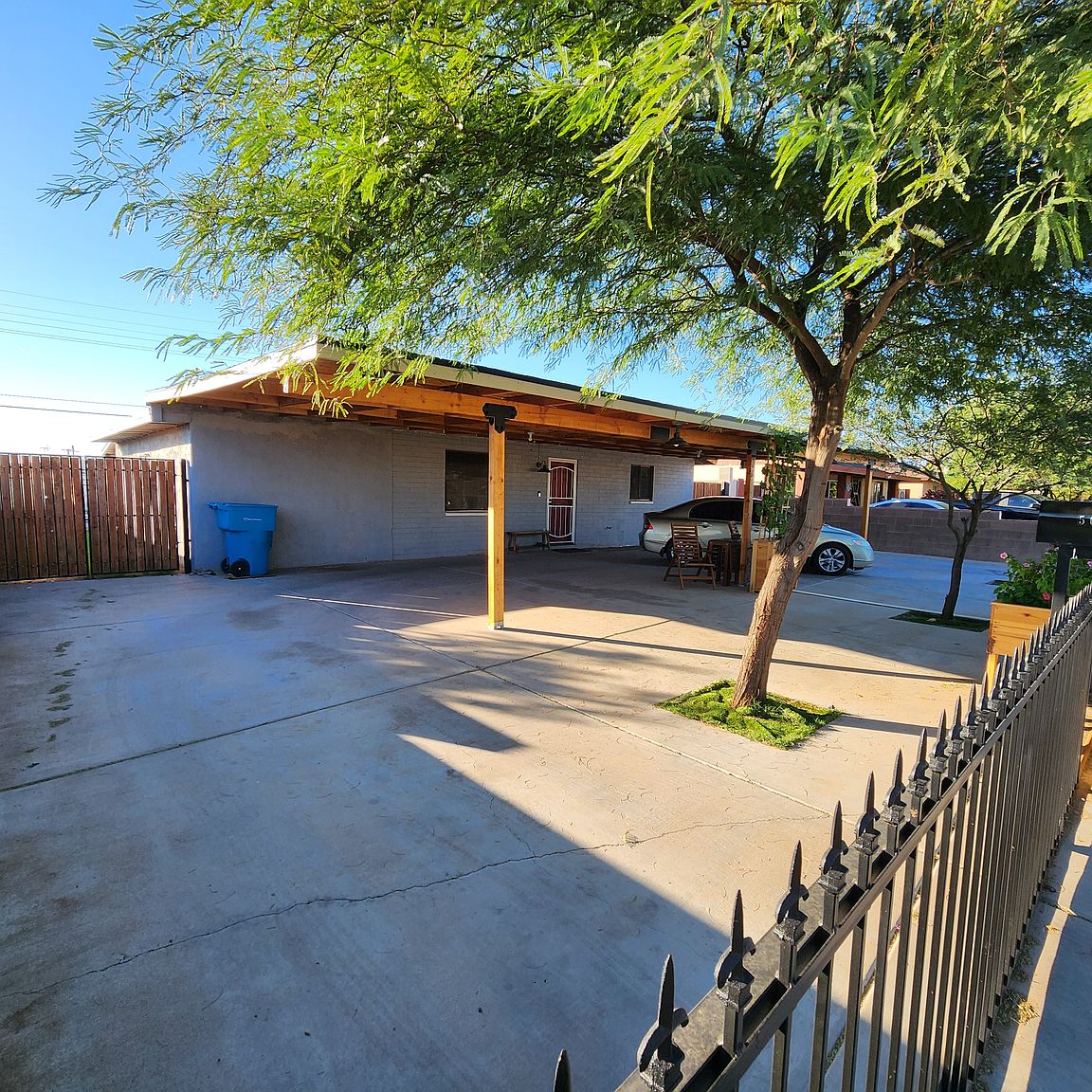 5002 S 36th Dr photo 2