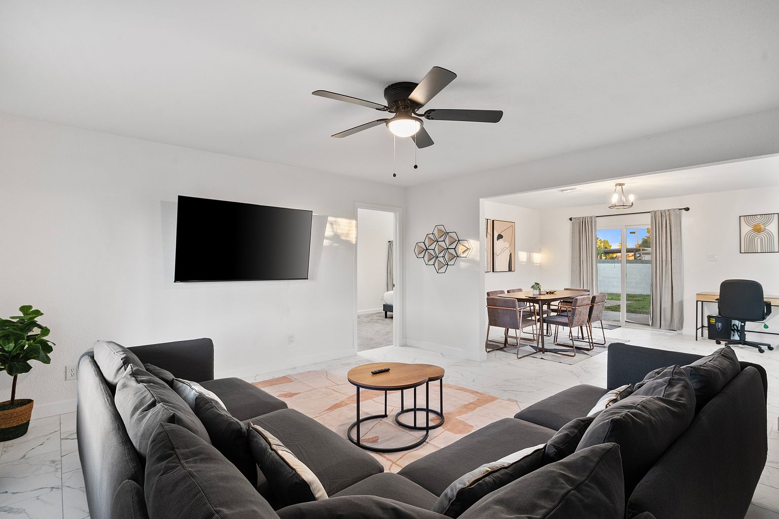3037 N 40th Dr photo 3