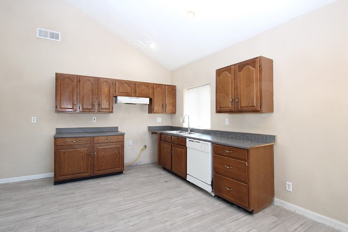 3206 W Cypress St photo 2