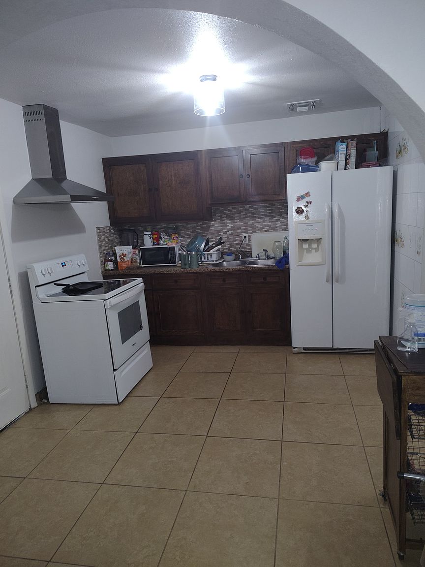 3301 W Holly St photo 2