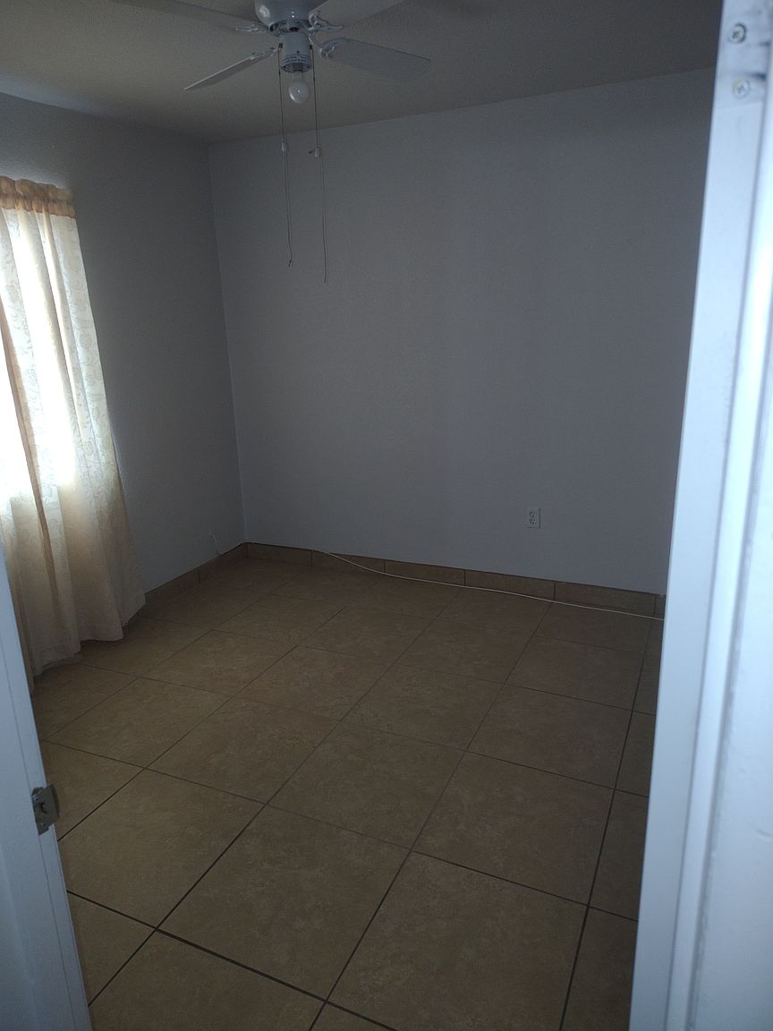 3301 W Holly St photo 3