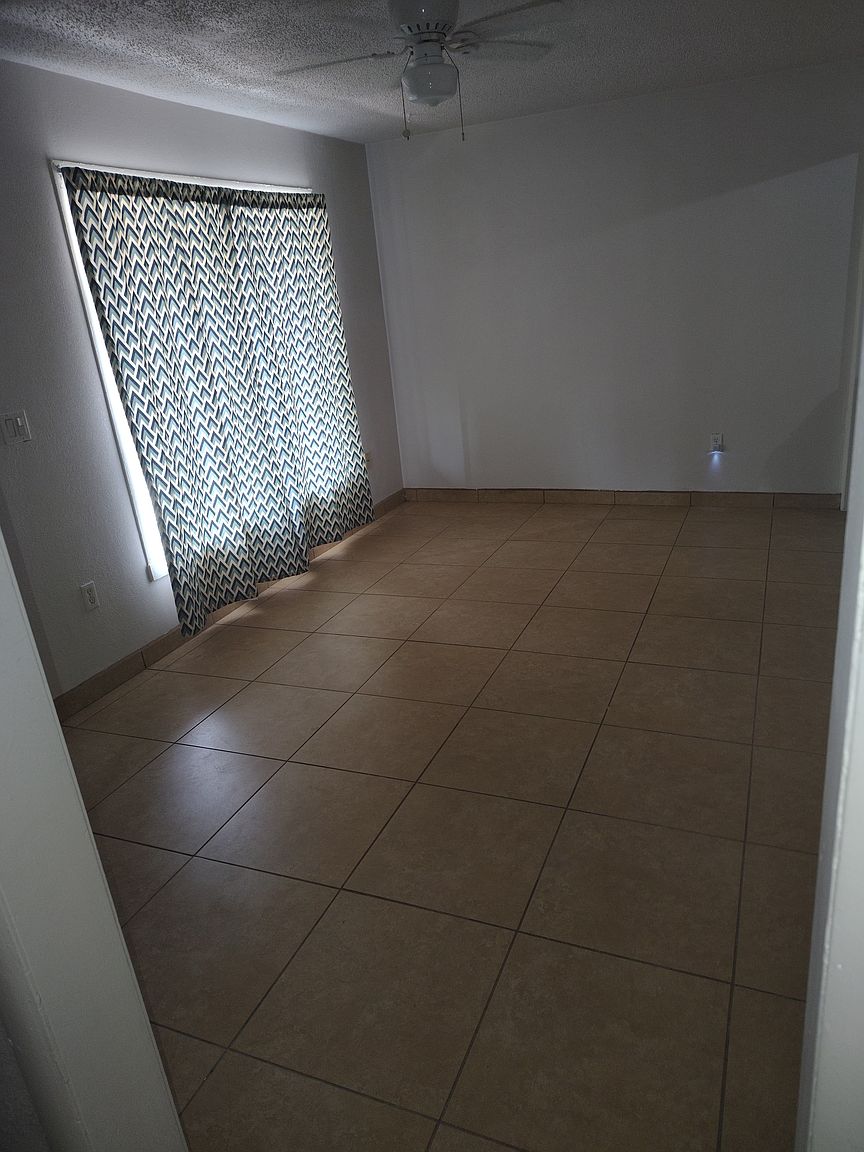 3301 W Holly St photo 5