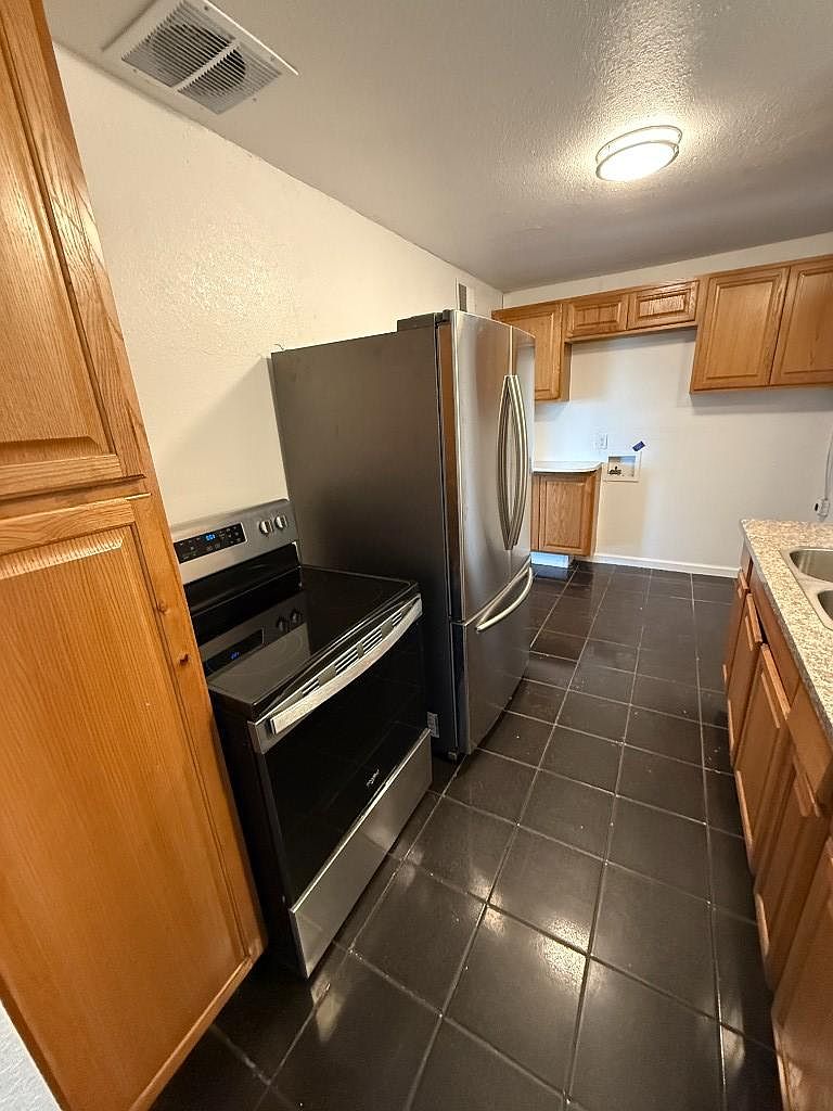 2921 W Moreland St photo 4