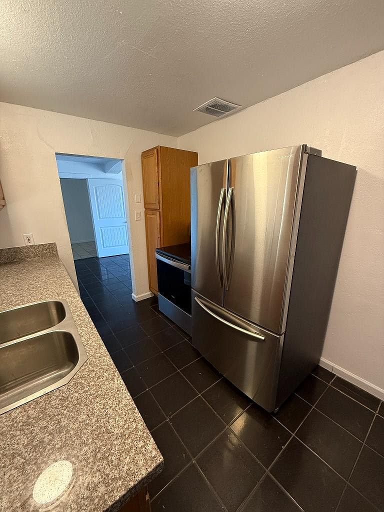 2921 W Moreland St photo 3