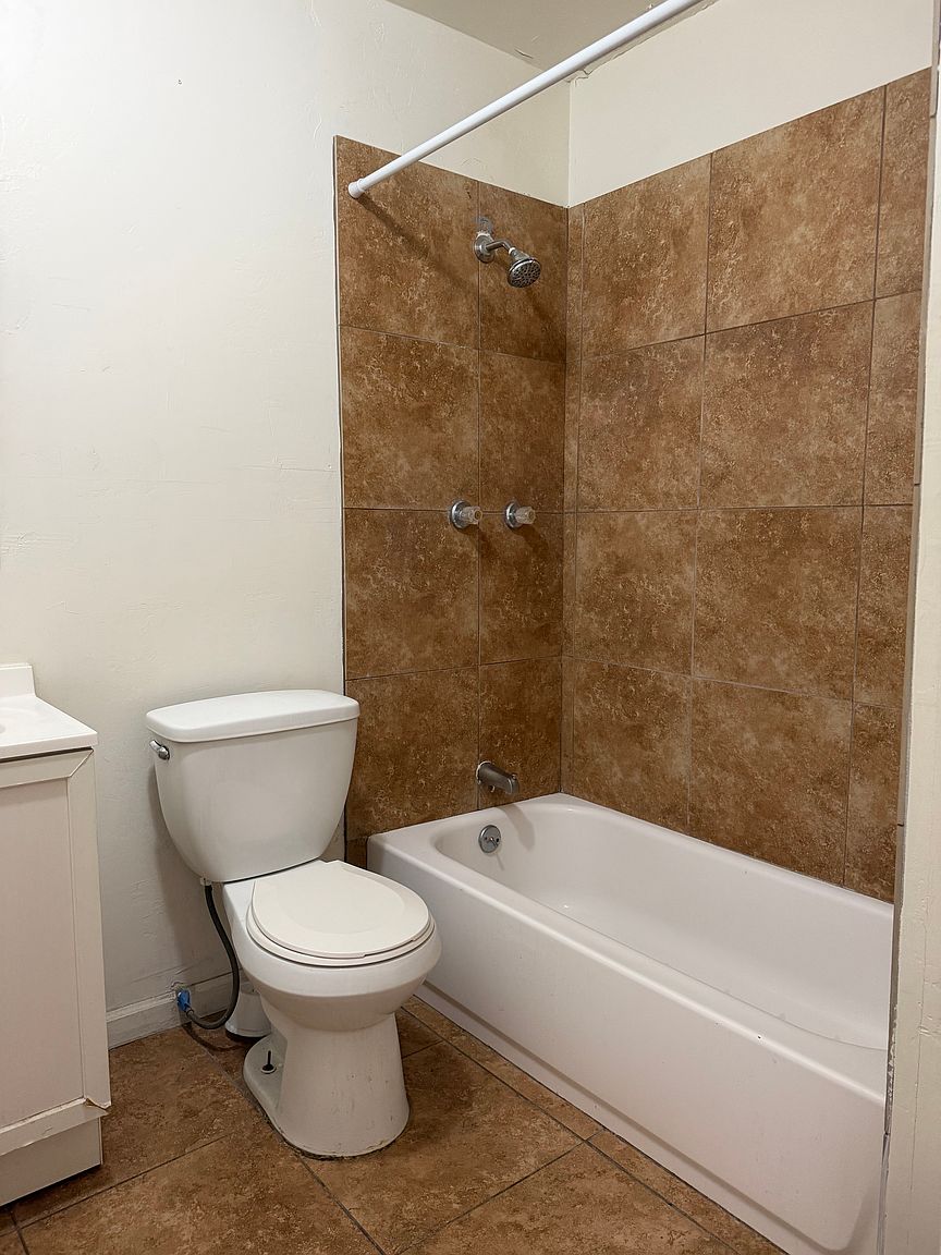 1823 W Fairmount Ave photo 3