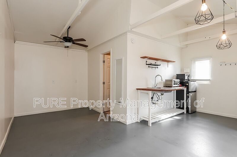 2925 N 15th Dr photo 3