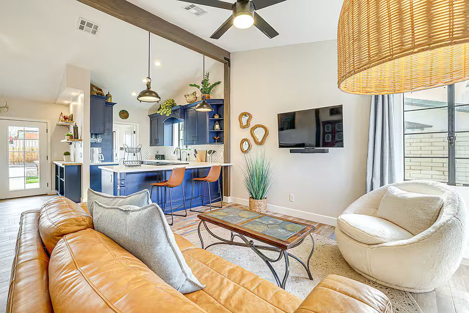 2213 N Laurel Ave photo 4