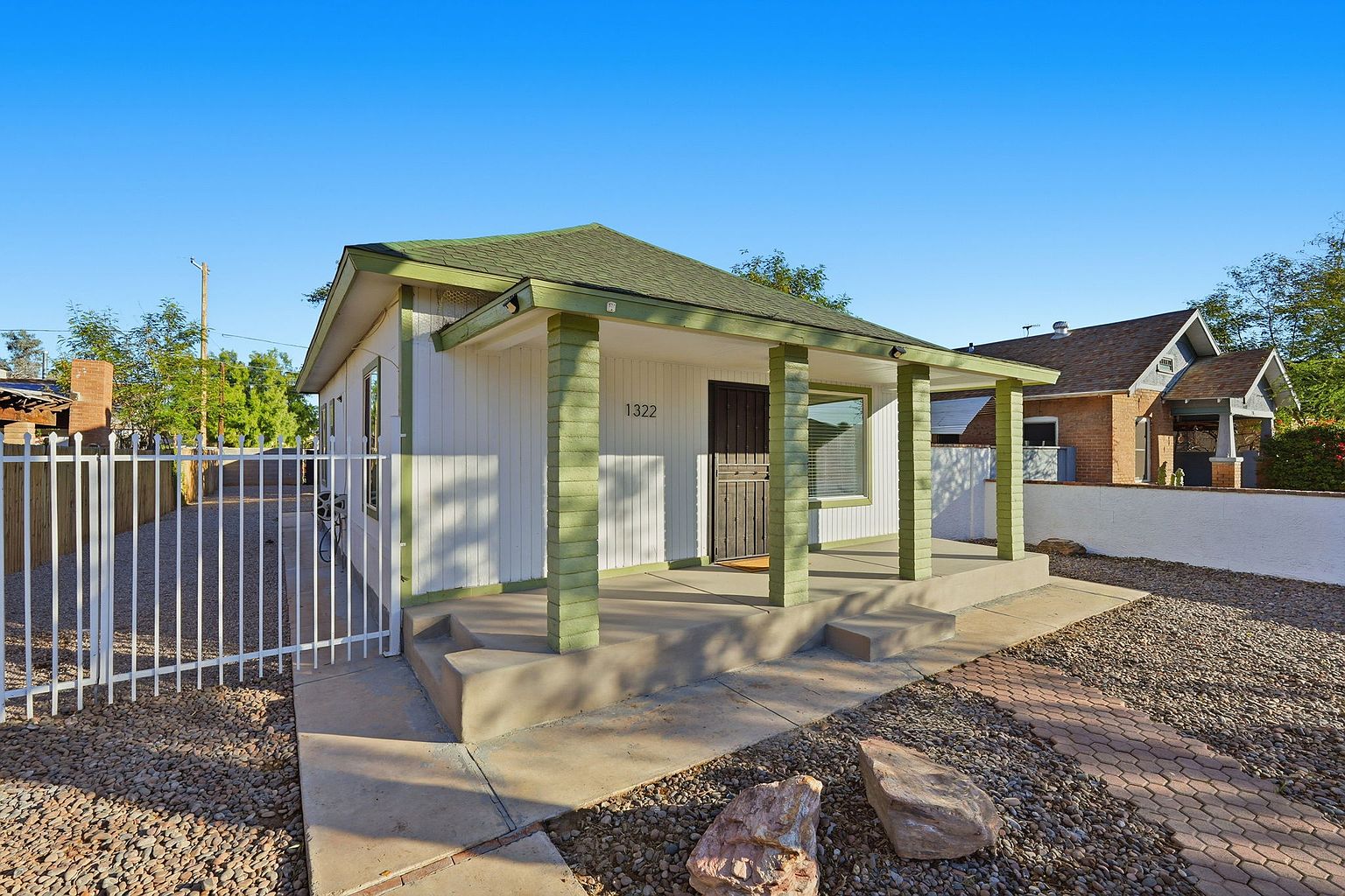 1322 W Taylor St photo 2
