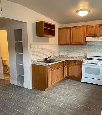 1130 E Portland St photo 5