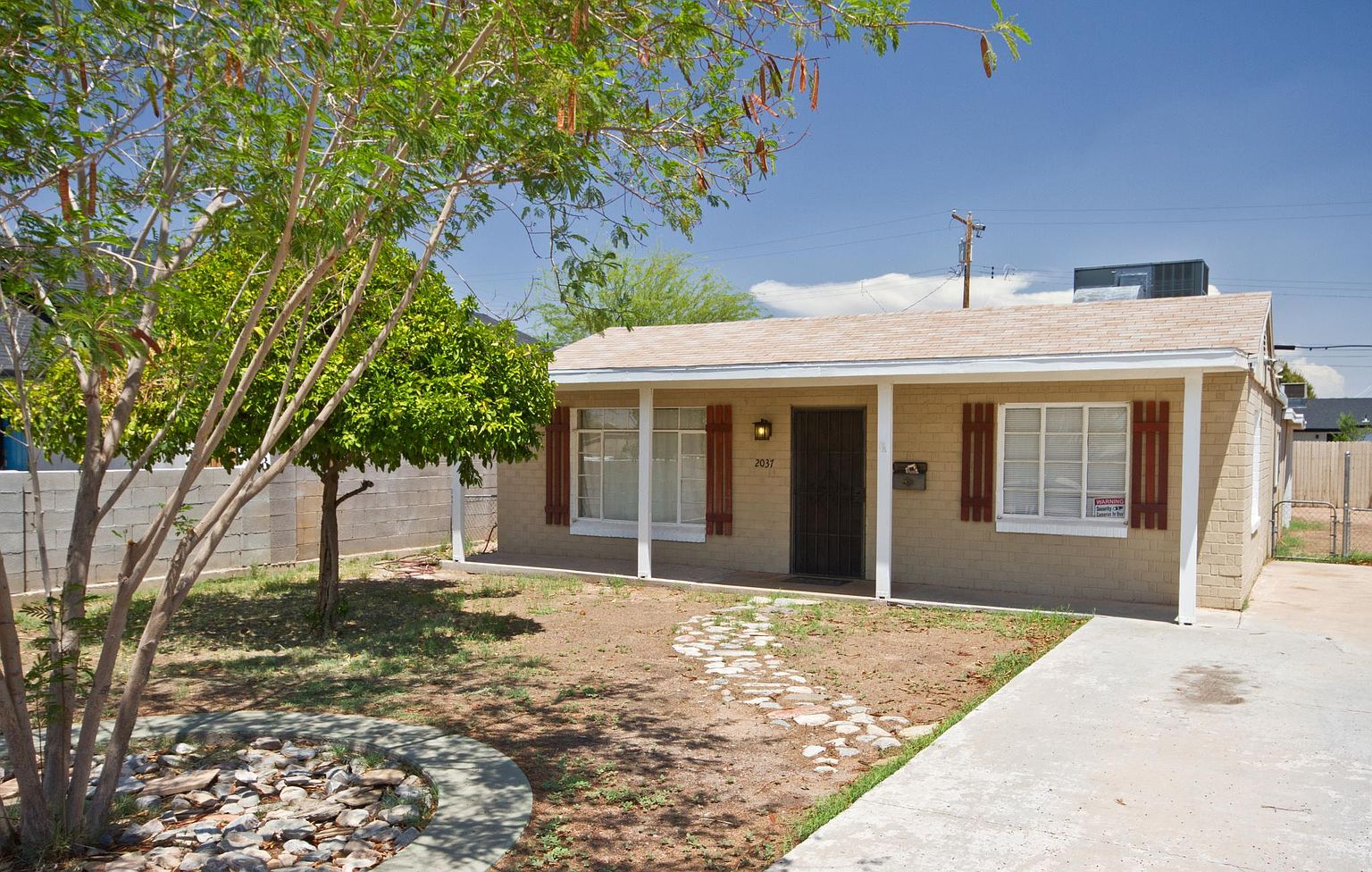 2037 N 21st Pl photo 2