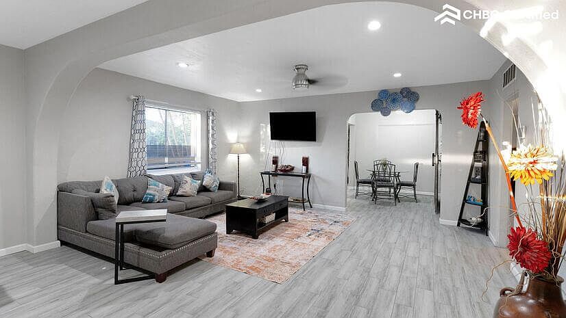 1715 N Whittier Dr photo 5