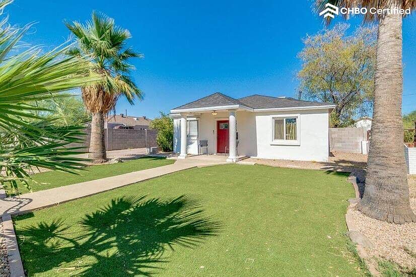 1715 N Whittier Dr photo 2