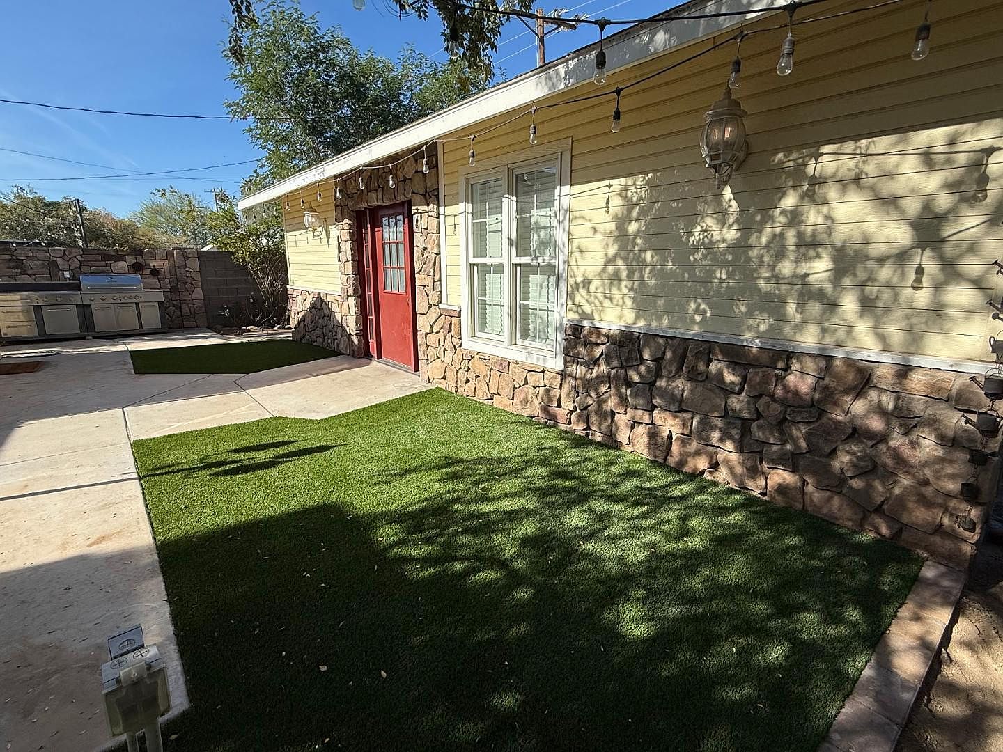 1422 E Edgemont Avenue photo 2