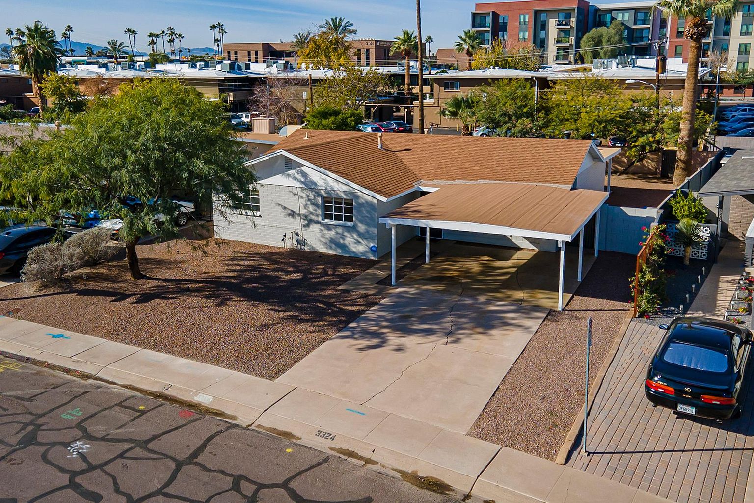 3324 N 6th Ave photo 4