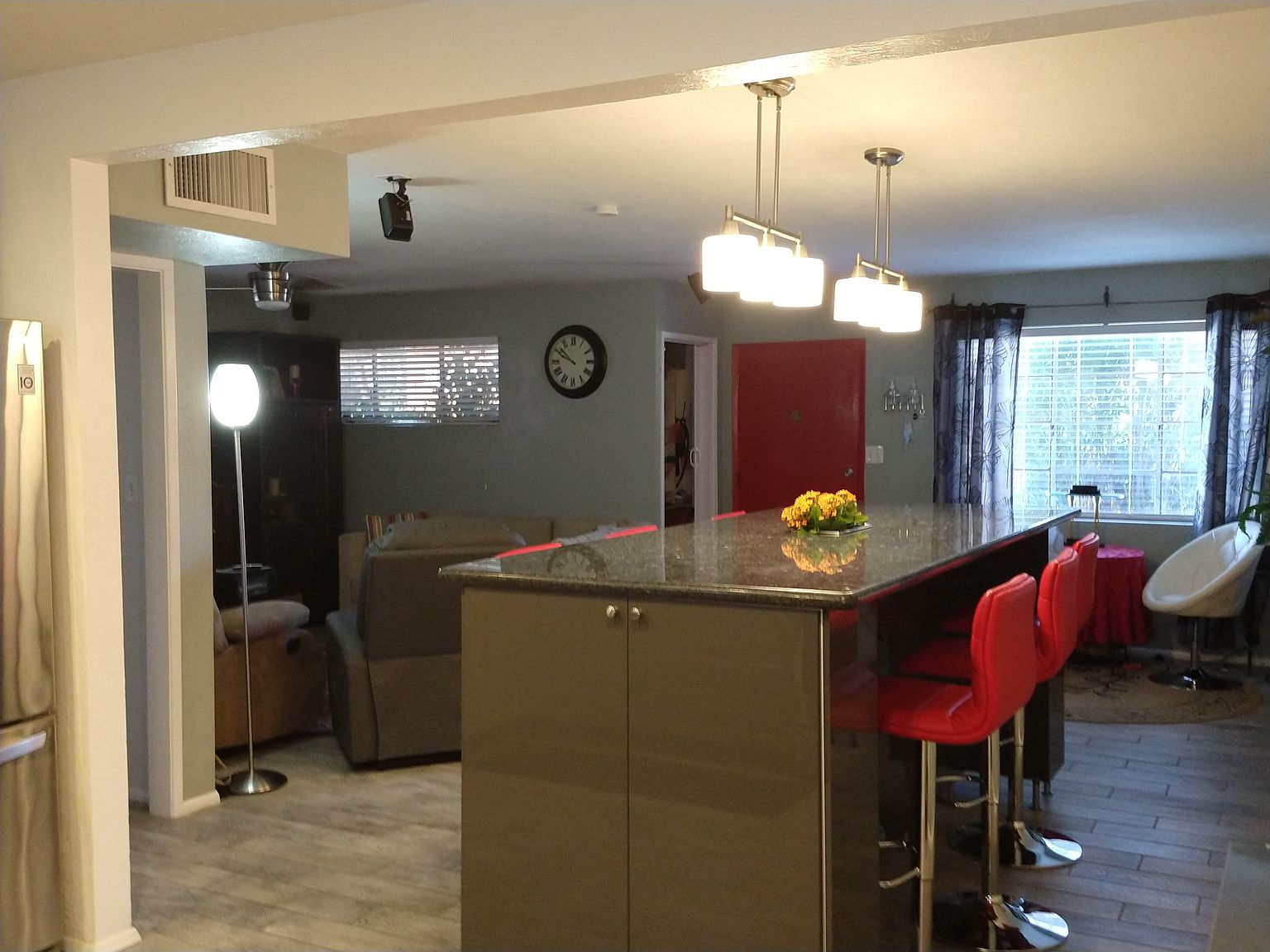 450 W Earll Dr photo 3
