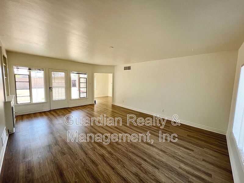 535 W Edgemont Ave photo 4