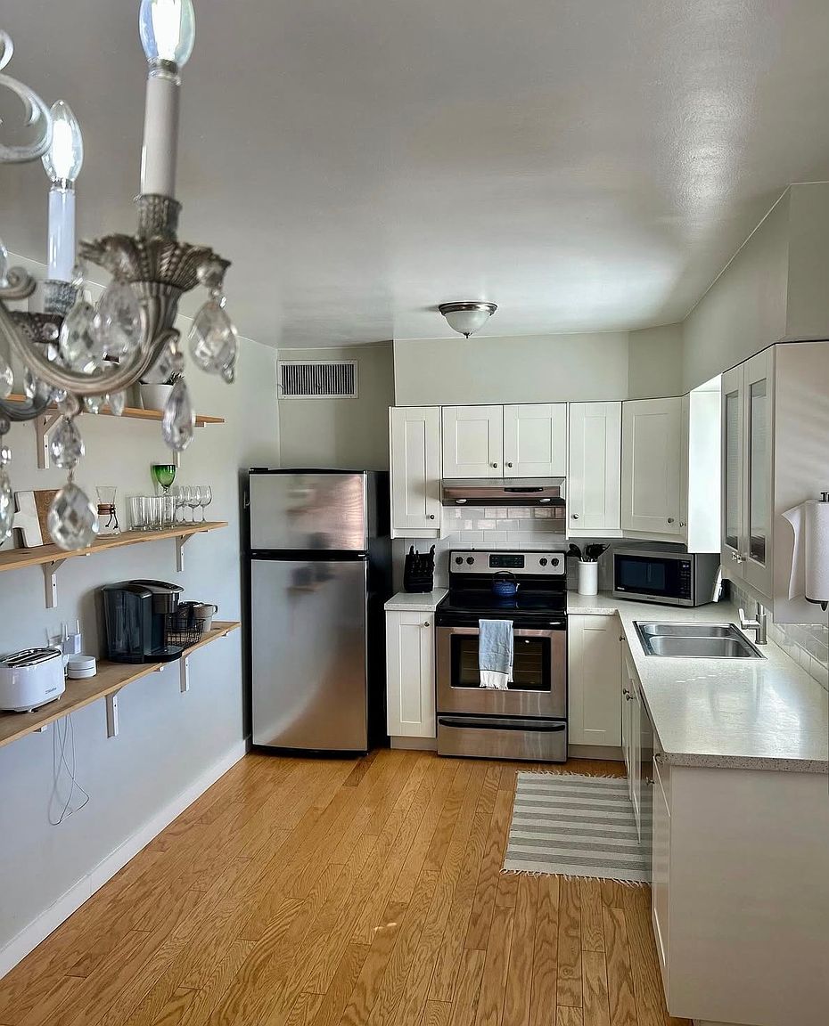 541 W Edgemont Ave photo 3