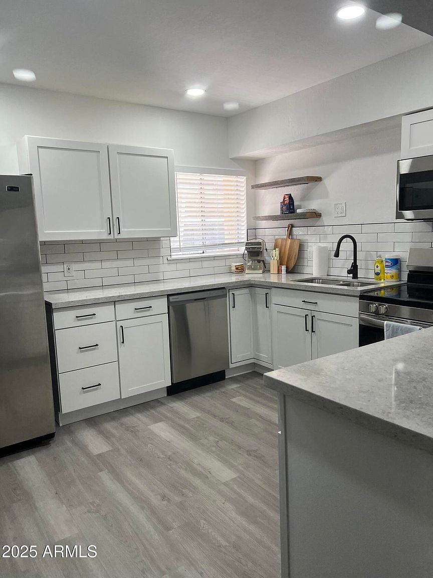 353 E THOMAS Road photo 2