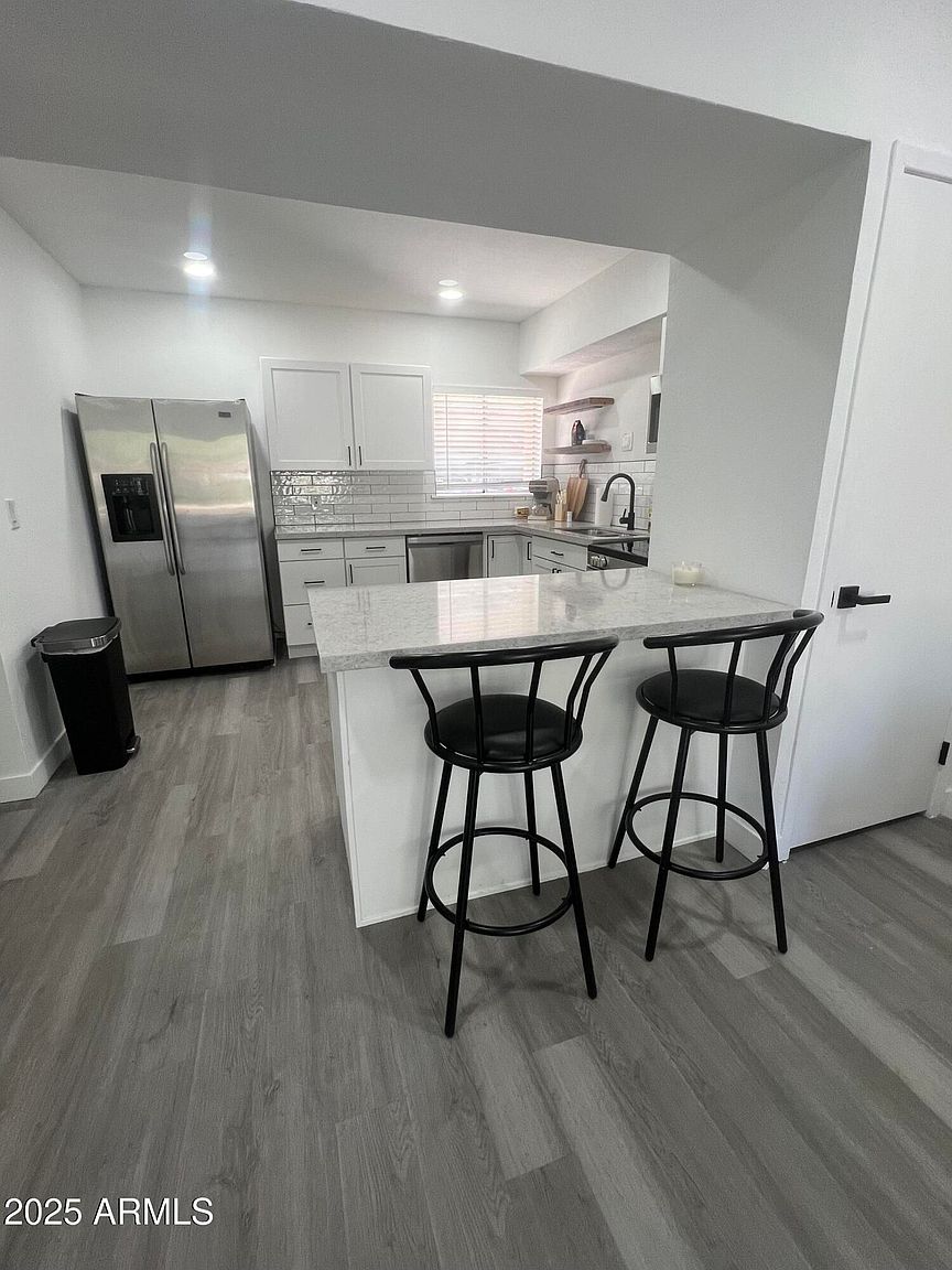 353 E THOMAS Road photo 3