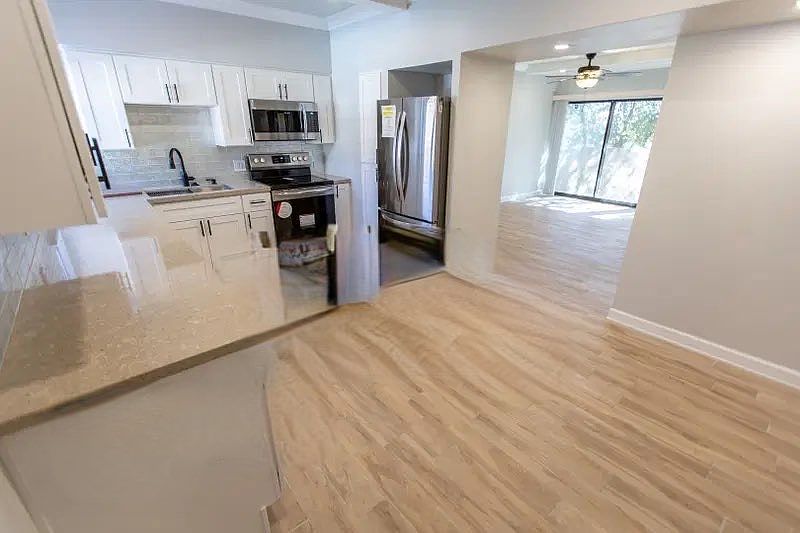 351 E THOMAS Road photo 4