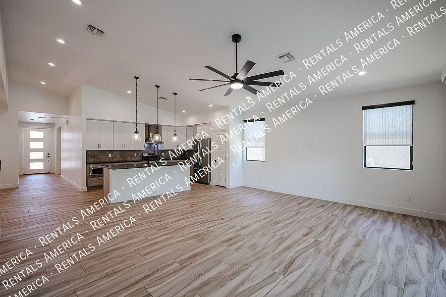 2418 E Amelia Ave Phoenix, AZ 85016 photo 3