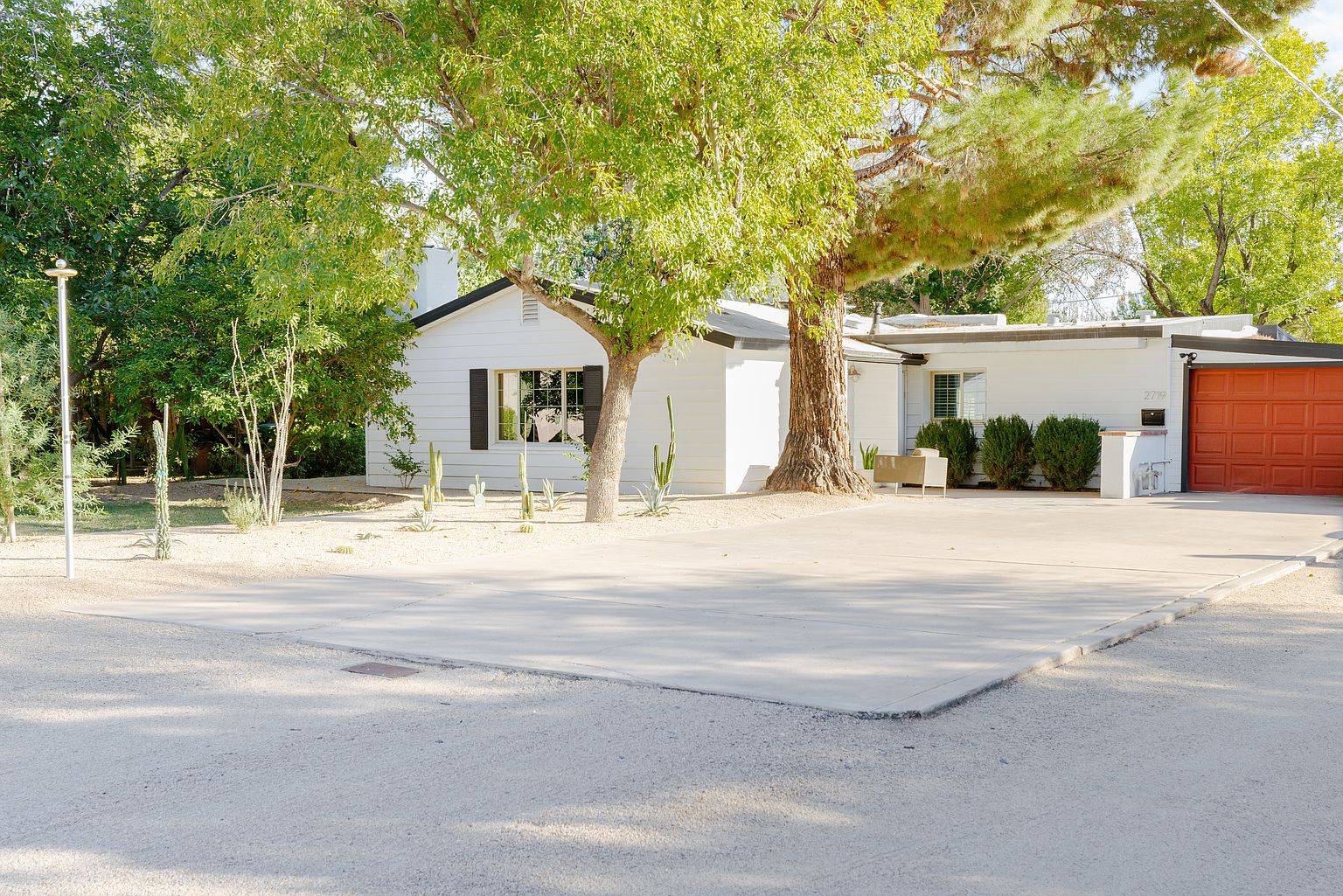 2719 E Flower St photo 2