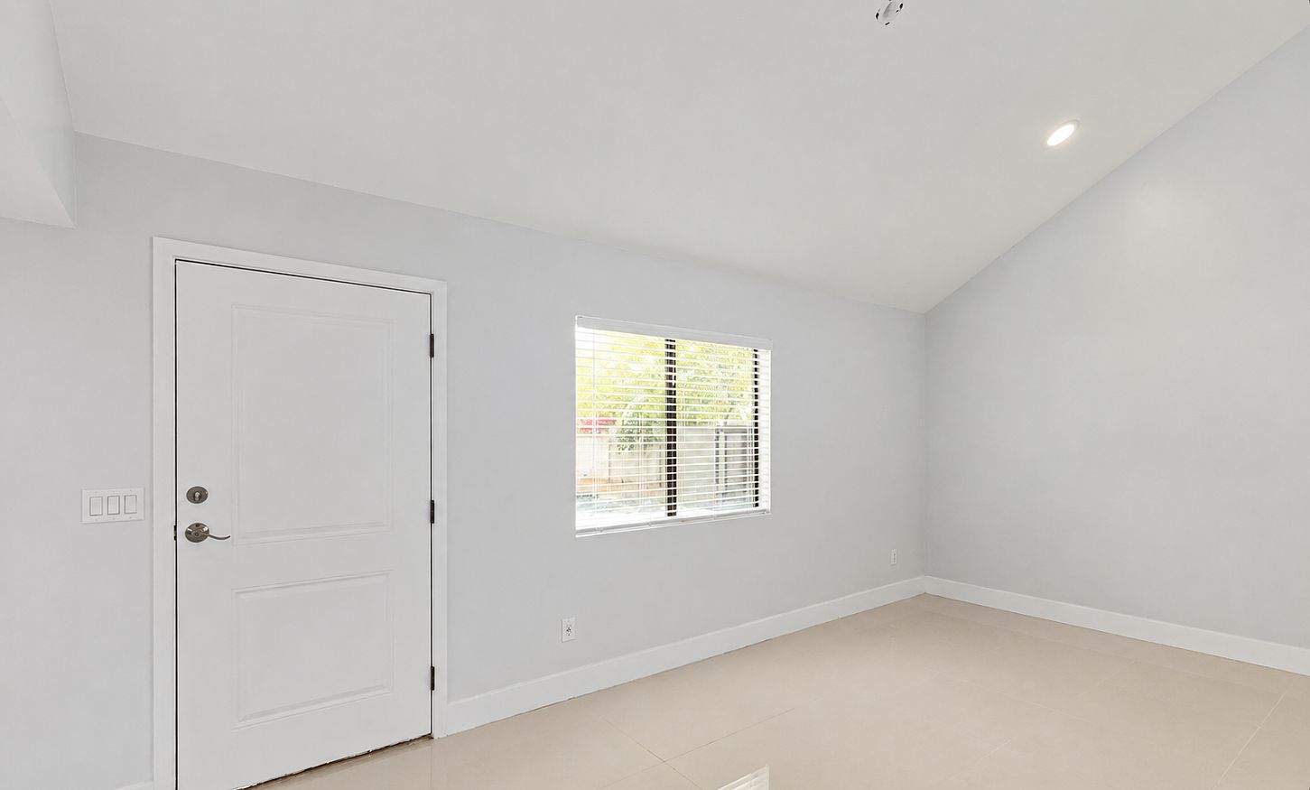 3402 E Virginia Ave photo 4