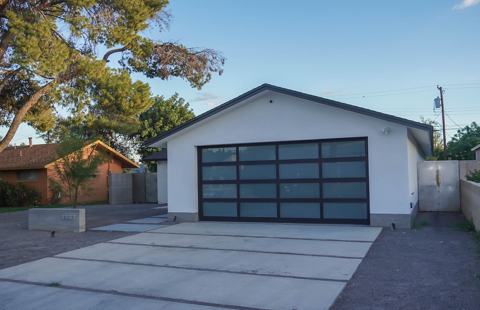 3337 E Cambridge Ave photo 4