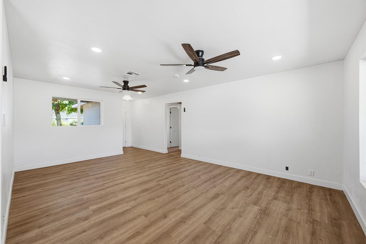 2558 N 40th St Phoenix, AZ 85008 photo 4
