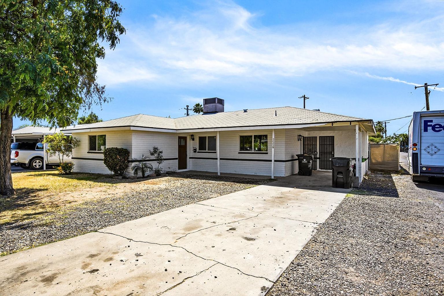 2558 N 40th St Phoenix, AZ 85008 photo 2