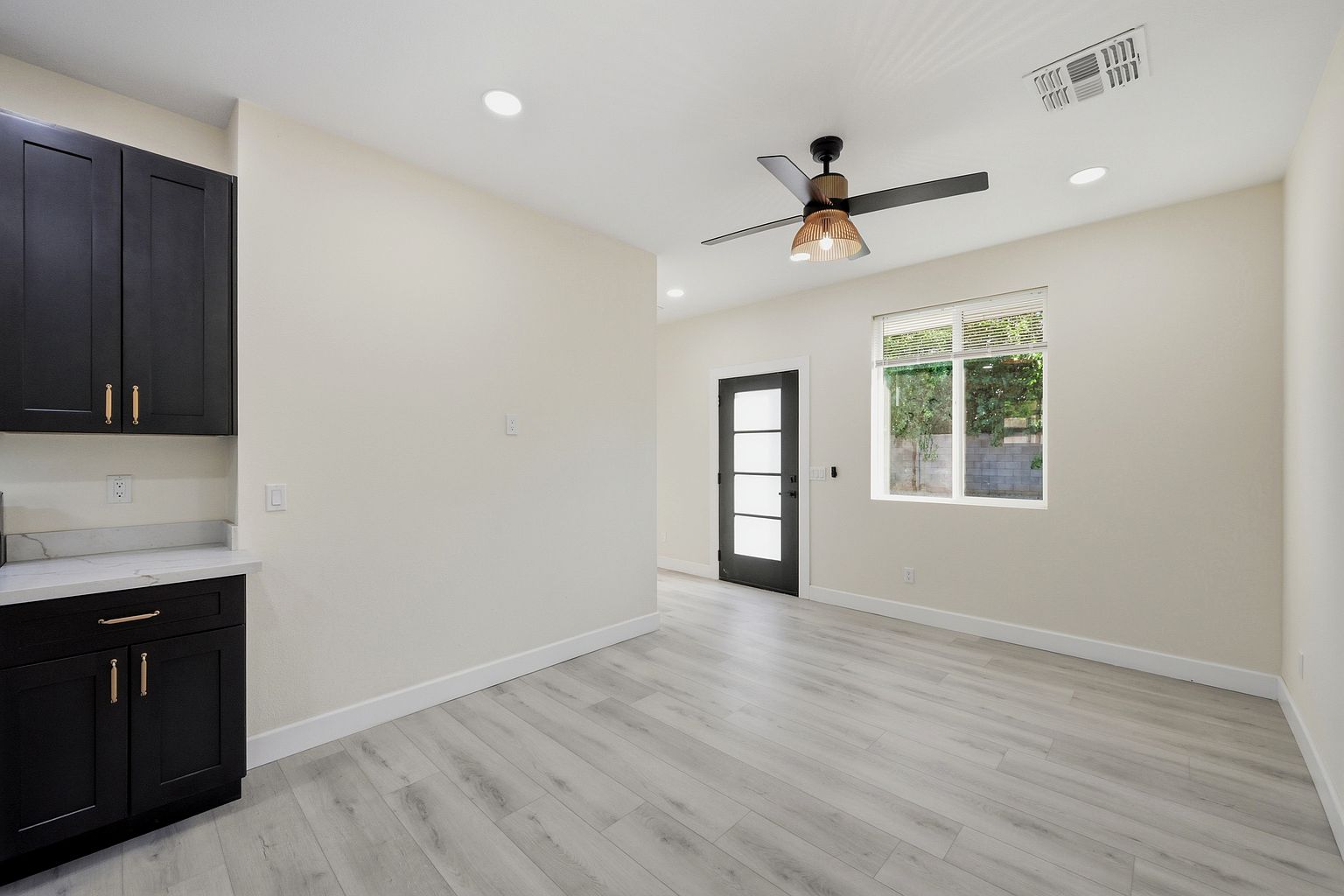3915 E Coronado Rd photo 5