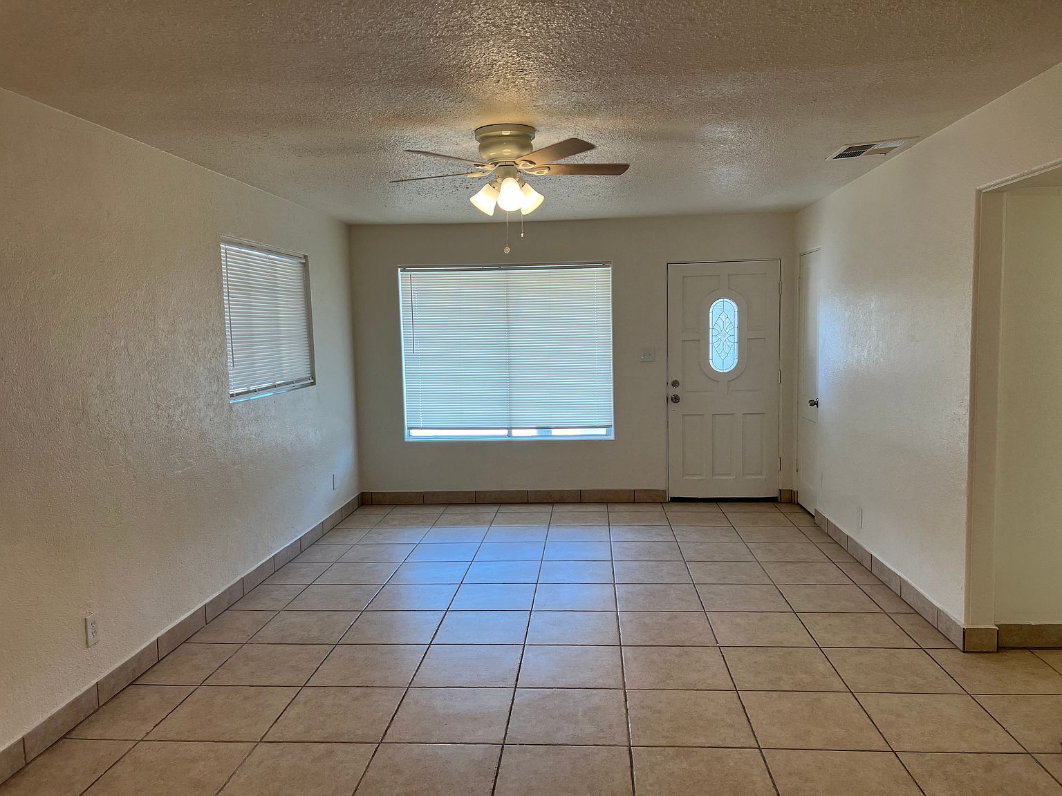 Spacious House In Phoenix Mcdowell And 32nd Street photo 5