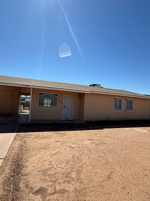 2301 E Sheraton Ln photo 2