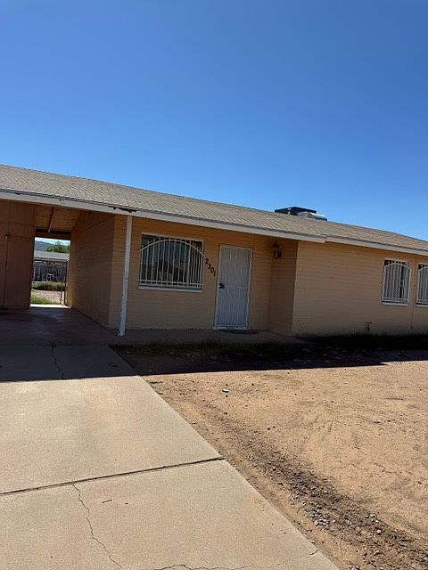 2301 E Sheraton Ln