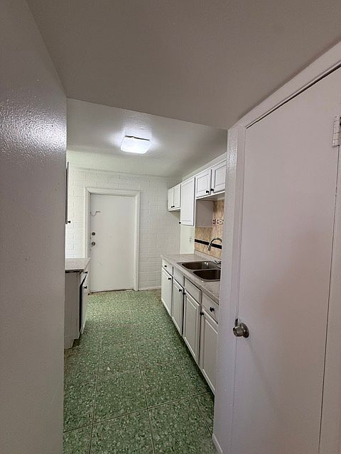 2301 E Sheraton Ln photo 5