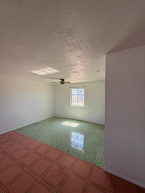 2301 E Sheraton Ln photo 4
