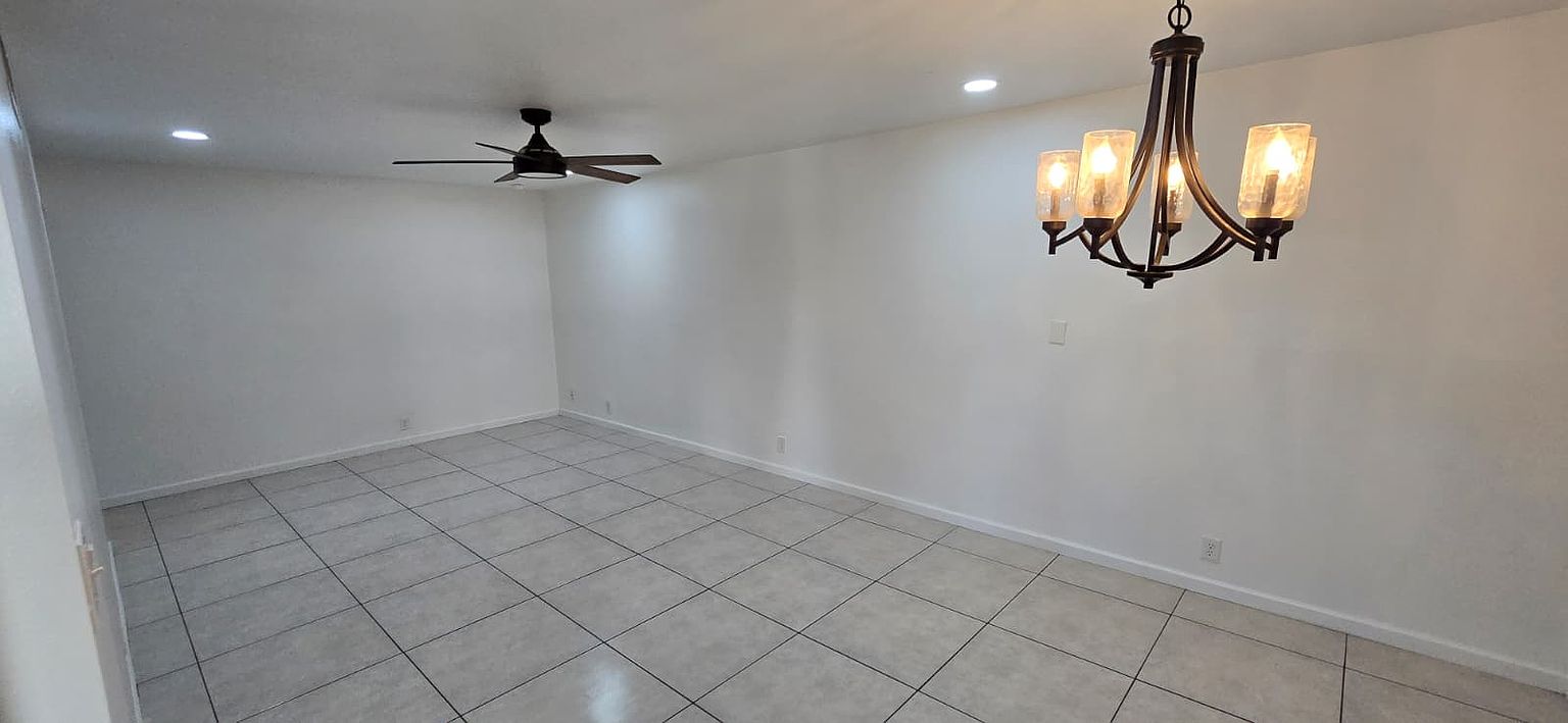2136 E Mobile Ln photo 4