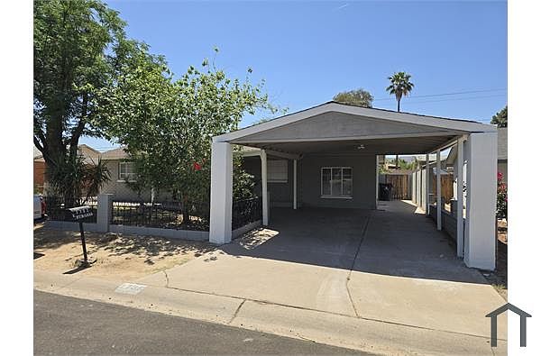 1735 E Burgess Ln photo 2
