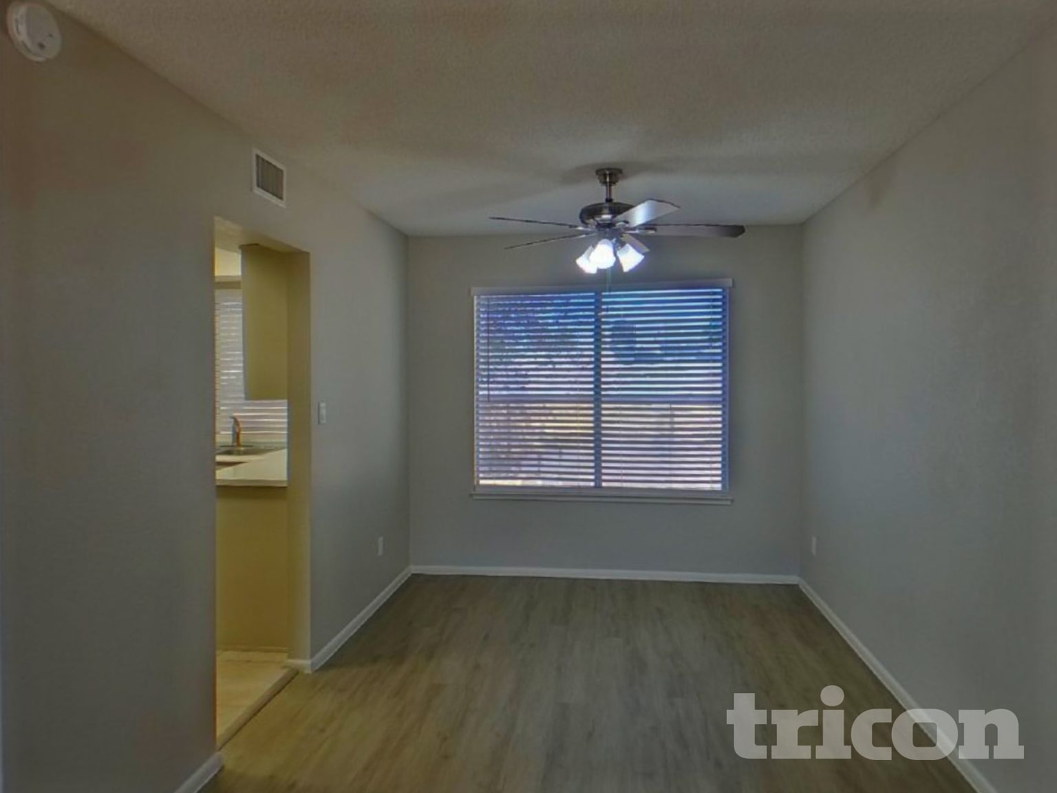 1628 E Saint Anne Avenue photo 4