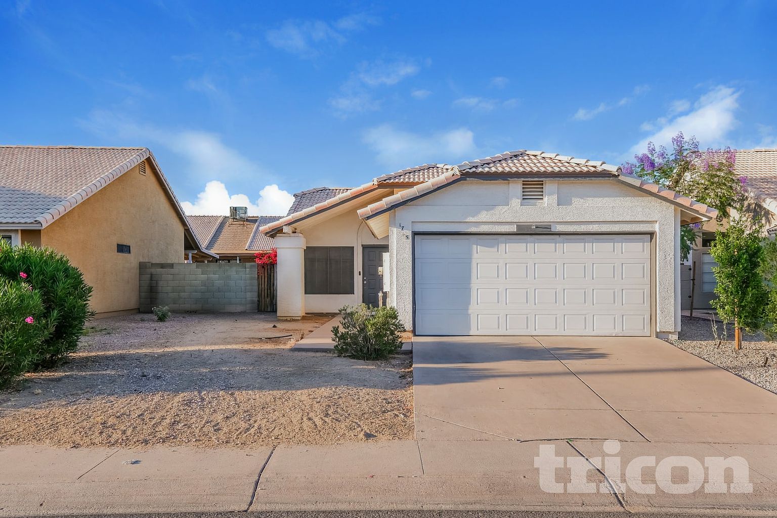 1705 E Carter Rd Phoenix, AZ 85042 photo 2