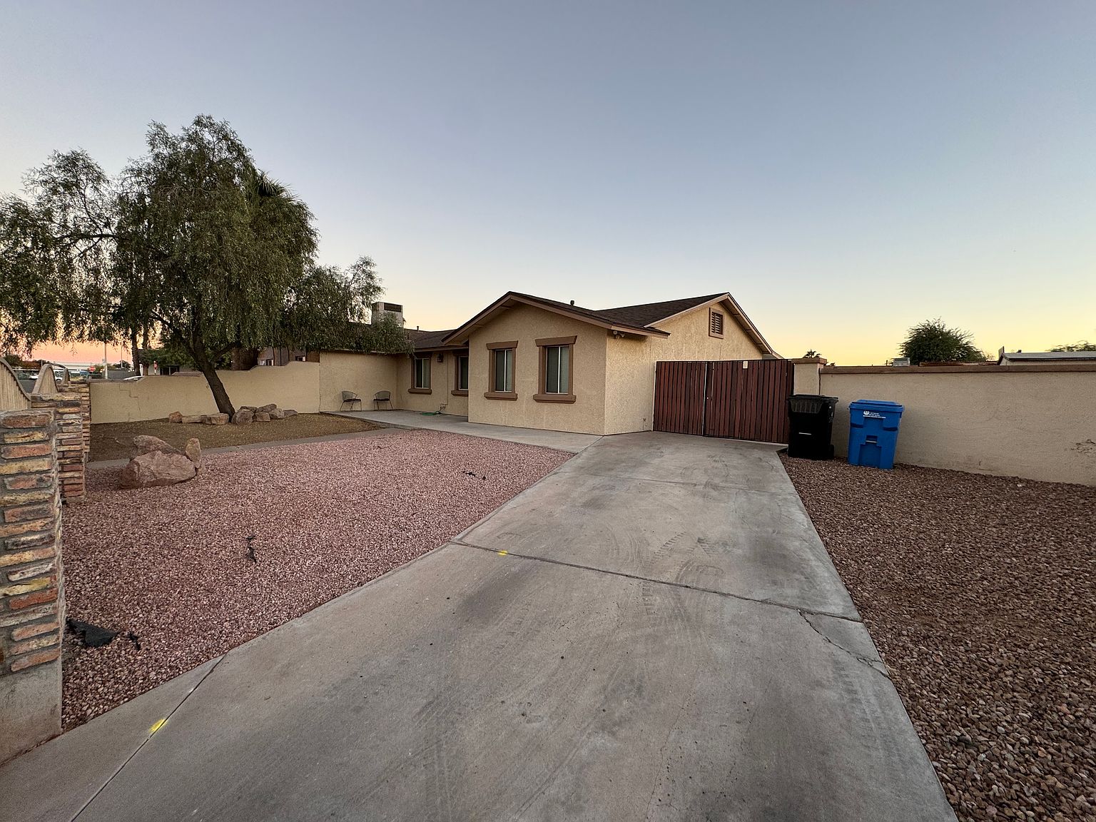 4717 E La Salle St photo 3