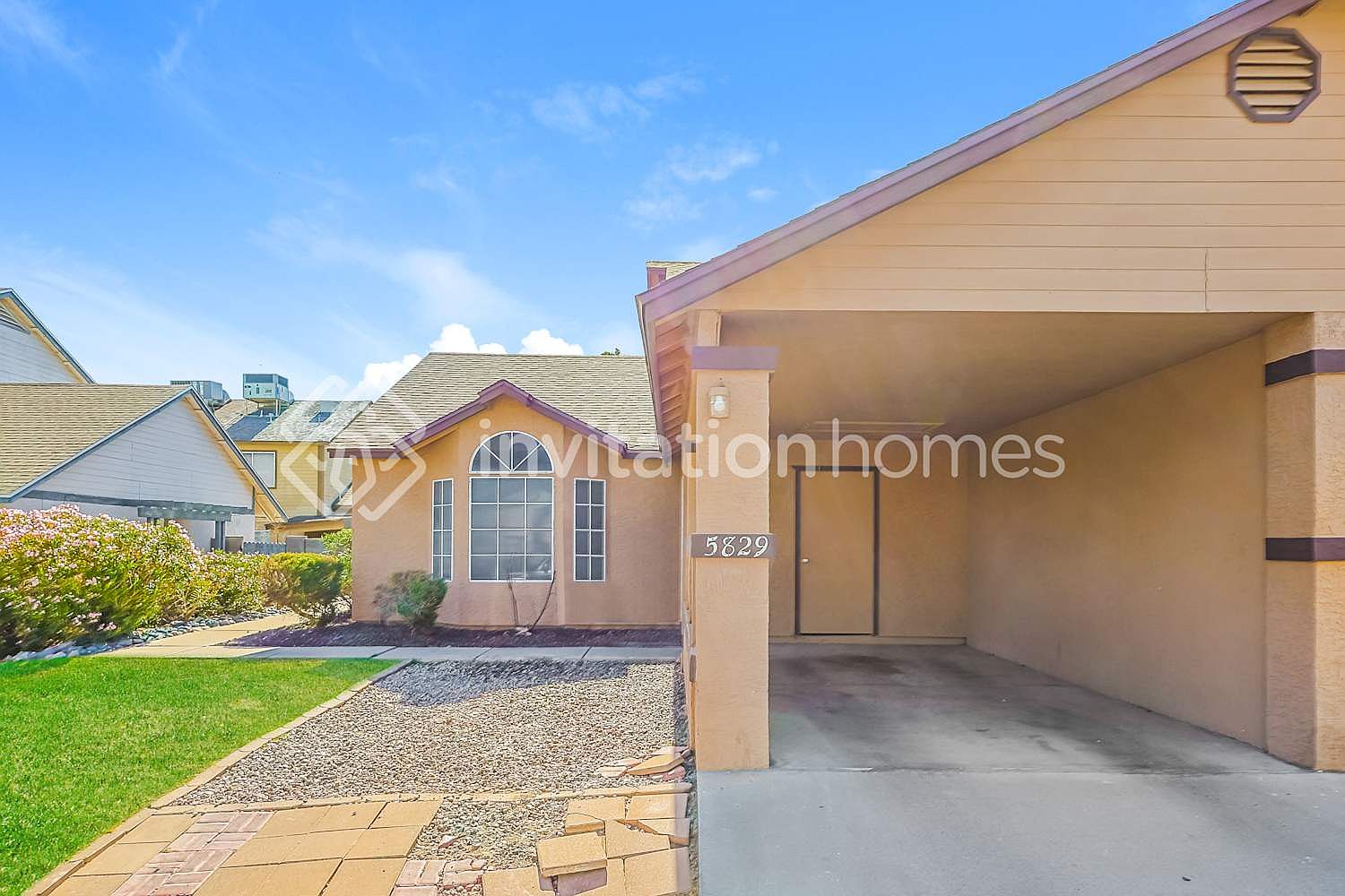 5829 S 42nd St Phoenix, AZ 85040 photo 3