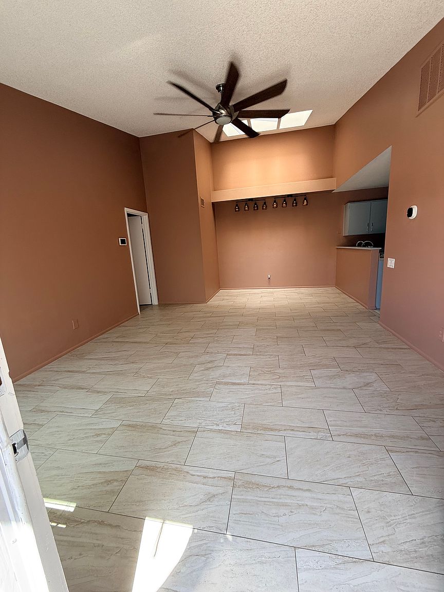 7009 S 42nd Pl photo 4