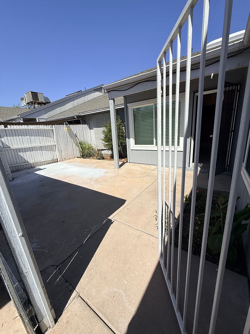 7009 S 42nd Pl photo 2