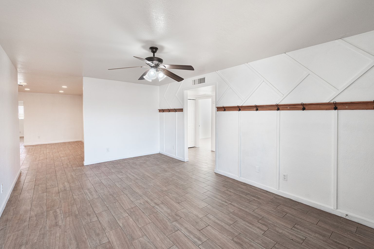 4625 E Park St photo 5