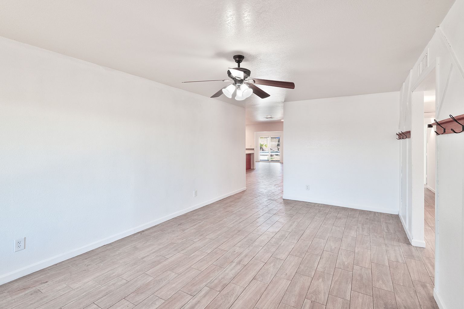 4625 E Park St photo 4
