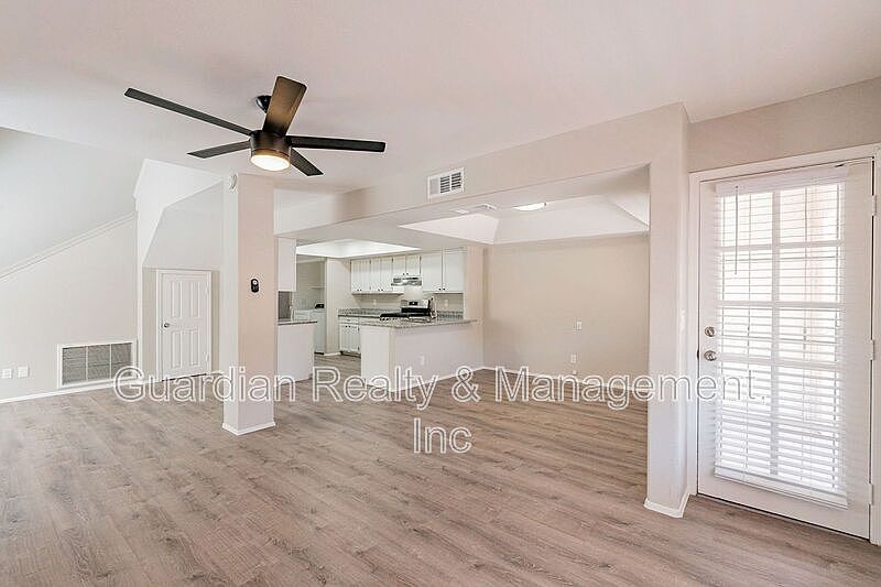 4389 S Potter Dr Tempe, AZ 85282 photo 5